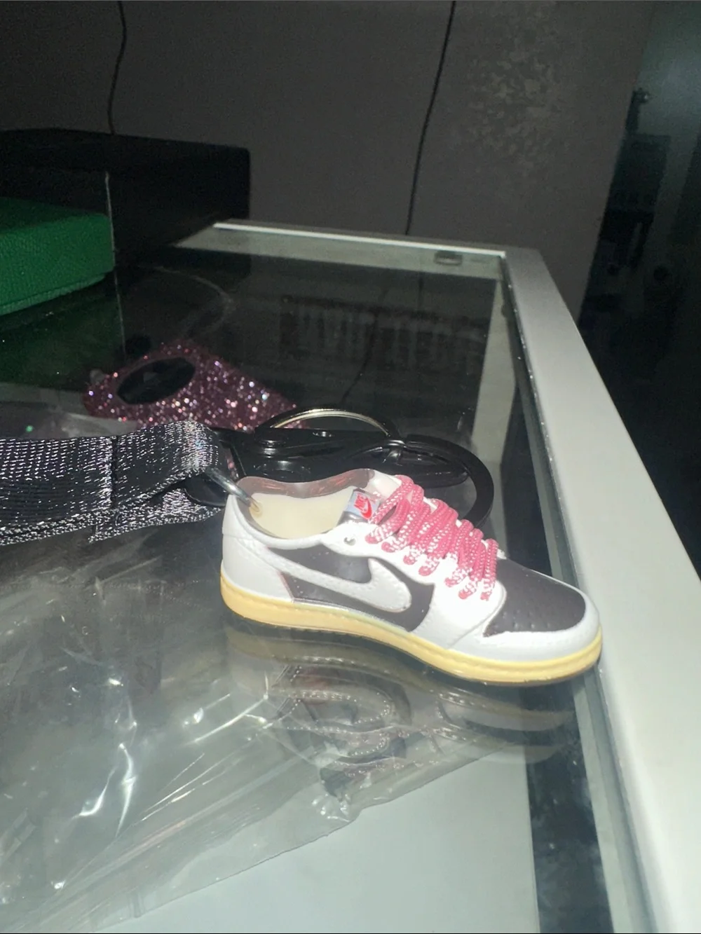 Travis Scott’s Jordan 1s lows Keychain with Yellow & PinkSneaker Charm and jorda